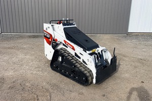 Chargeuse compacte sur chenilles MT100 Mini de 12 tonnes, modèle 2020, pour travaux agricoles et de construction - Product Image 3