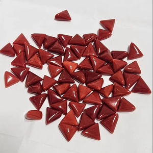 Coral rojo natural, gema suelta con corte triangular, de calidad fina para la elaboración de joyas, procedente de Rajasthan. - Product Image 1