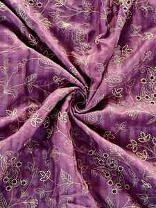 Sari de Seda Pura para Mujer con Hermoso Trabajo de Hilo a Mano, Diseño Floral Elegante y Borde Calado - Product Image 5