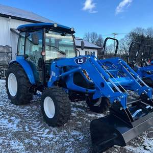 Tracteur compact LS en gros, modèle LS MT345HC, 45 CV, diesel, avec cabine et chargeur LL4106 – Tracteur utilitaire agricole robuste, prêt à être expédié - Product Image 1