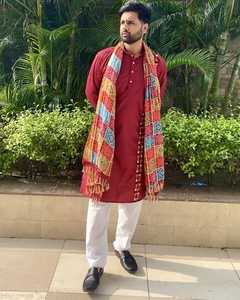 Tradicional Navratri Work and Print Dupatta Collection Kurta para hombre hecho de algodón pesado y seda para adultos - Product Image 3