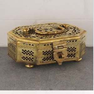 Caja Jali Work Paan de latón con manija de bloqueo hecha de latón de alta calidad a precio mayorista de India - Product Image 2