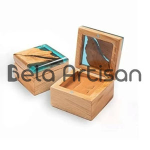 Elegante Caja de Anillo de Compromiso Personalizada, Hecha a Mano con Resina y Madera, Regalo Único para Propuestas y Bodas - Product Image 4