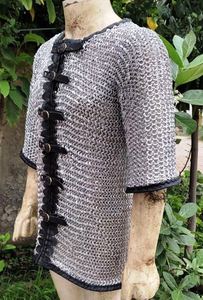 Chainmail Áo sơ mi nhôm phẳng tán với máy giặt Nhẫn hauberk Bạc anodized kết thúc Nửa tay áo Da TRIM áo giáp Thời Trung Cổ - Product Image 2