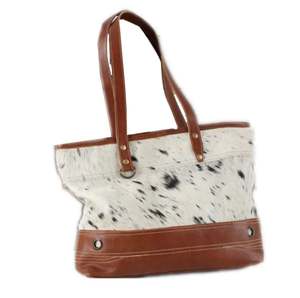 Pochette décontractée en cuir de vache-idéal pour un style de vie en déplacement - Product Image 2