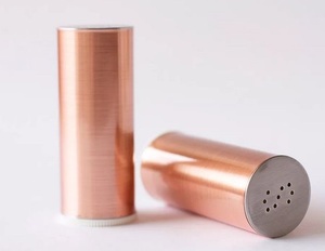 Élégant ensemble de salières et poivrières en métal de qualité supérieure avec design artisanal détaillé pour des repas de table de qualité - Product Image 3