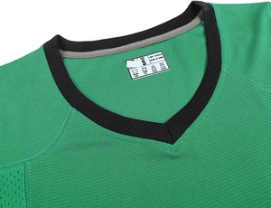 Maillot de football personnalisé léger en mesh pour homme, col en V, manches courtes, respirant, séchage rapide, service OEM en gros, production en vrac - Product Image 2
