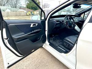 Increíble Toyota Mirai 2017 con Transmisión Automática - Product Image 5