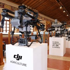 Pulvérisateur agricole sans pilote Agras T100 de haute qualité avec moteur et pompe, respectueux de l'environnement, garantie 2 ans, drone Agras T100 neuf - Product Image 1