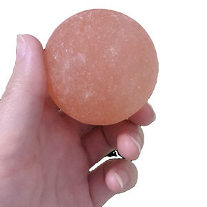 Vente en gros de boules de massage de roche salée en cristal rose de l'Himalaya de différentes formes pour le corps masseur de pieds du Pakistan - Product Image 1