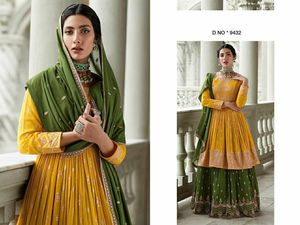 Elegante Traje Shalwar Kameez de Mujer en Faux Georgette de Lujo con Bordado Multihilo y Lentejuelas, Vestido Interior Santoon, Estilo Indio - Product Image 2