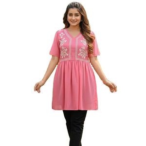 Nuevo diseño de kurti corto de tela georgette pesada para mujer o niña, ideal para el día a día, fiestas de oficina o rutinas especiales. - Product Image 1