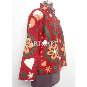 Veste matelassée de style ethnique rouge pour femmes avec broderie florale à la main, col mandarin, logo personnalisé, veste d'hiver épaisse - Product Image 4