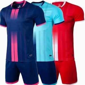 Ensemble d'uniformes de football sublimés personnalisés Chemises de football de nom d'équipe de club de conception personnalisée Vêtements de football de qualité supérieure - Product Image 4