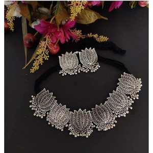 Collier en lotus oxydé pour les occasions de fête - Product Image 6