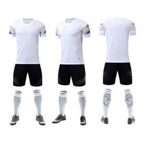 Ensemble de maillots de football personnalisés de haute qualité Vêtements d'entraînement à séchage rapide avec un nouveau design Technique de sublimation de haute qualité - Product Image 3