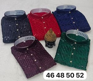 Kurta brodé en coton pour hommes de qualité supérieure à des prix de gros abordables respirant indien fait à la main élégant col en V manches longues - Product Image 3