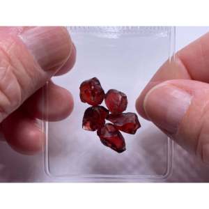 Pierres précieuses en grenat rouge en forme de cœur et de poire - Iolite œil de chat, pierre de lune et aigue-marine de haute qualité et calibrées - 8 mm - Vallée d'Umba, Tanzanie - Product Image 2