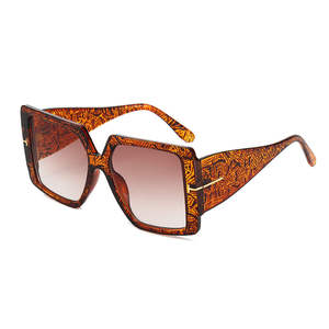 Gafas de Sol Estilo Ojo de Gato Joyce, Modernas, con Protección UV400, Disponibles en Degradado Naranja, Dorado, Blanco, Transparente, Verde, Amarillo, Morado, Marrón, Metal y Plástico - Product Image 1