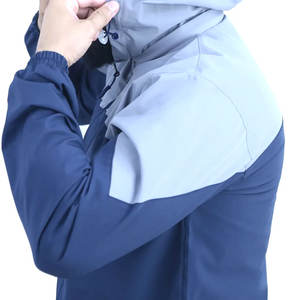 Veste coupe-vent en toile à capuche avec logo personnalisé sur le devant pour hommes, service OEM/ODM, couleurs et tailles personnalisées - Product Image 3