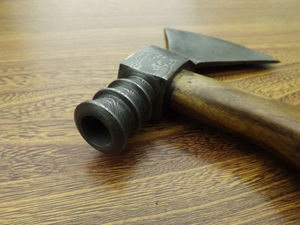 Hacha de Acero de Grado Profesional con Mango de Madera para Bricolaje, Caza y Camping, Fabricada por Herrero, con Garantía de 3 Años - Product Image 3