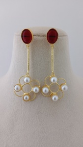 Mint Bloom Pearl Drops Set Floral Patrón moderno Joyería Latón pesado Diseño personalizable Pendientes de gota modernos Moda a granel - Product Image 2