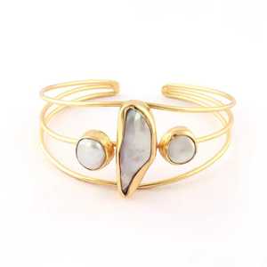 Conceptions de pierres perlées élégantes sur une manchette en laiton élégante pour bracelet pour femme Accessoire de mode exclusif - Product Image 1