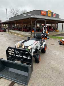 Tractor Subcompacto Bobcat CT1025 HST de 25 HP, 2WD, Transmisión de Engranajes, Horquillas para Paletas, Cucharón Multifuncional Automático con Bomba de Caja de Cambios - Product Image 4