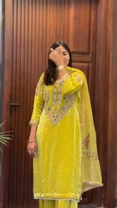 Exclusivo Traje Salwar Fendy con Bordado de Diseño Exclusivo y Dupatta, Ideal para Fiestas, Bodas y Festivales, Ropa India para Mujer - Product Image 2