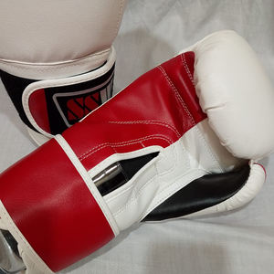 Vente en gros Vêtements de sport de kickboxing en cuir PU de haute qualité avec logo personnalisé Gants de boxe pour l'entraînement au poinçonnage - Product Image 3