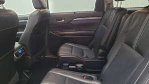 Toyota Highlander SE V6 AWD 2017 d'occasion, boîte automatique, moteur 4.1-6L, pneus R18, sièges en cuir, régulateur de vitesse, phare gauche, toit ouvrant, LED - Product Image 6