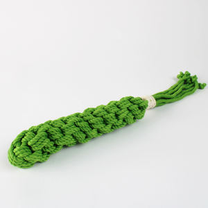 Juguete para perros de cuerda de algodón trenzada con borlas, ideal para actividades interactivas de sacudidas, tirones y estimulación. - Product Image 2