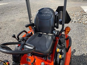 Tracteur chenillé sub-compact BX2380 de haute qualité avec chargeur frontal, boîte de vitesses et pompe – Garantie 1 an – Achetez maintenant ! - Product Image 3