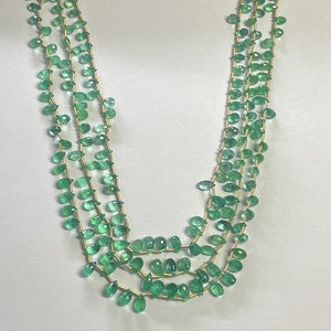 Perles de pierres précieuses en émeraude verte naturelle en forme de goutte de 4 mm et 6 mm, certifiées IGI, fabriquées à la main en Inde, création de bijoux - Product Image 2