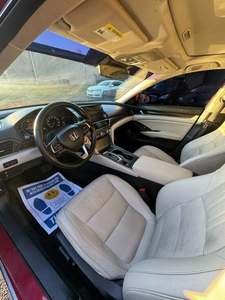 2018 Honda Accord 2.0T Turbo EX-L berline FWD sièges en cuir intérieur foncé pneus R18 prêts à être expédiés - Product Image 4