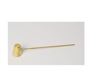 Apagavelas Artesanal de Latón, Diseñado para un Control Preciso, Ofrece Encanto Tradicional y Rendimiento Confiable - Product Image 1