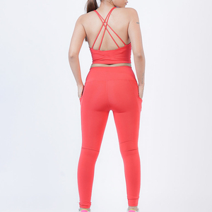 Ensemble de yoga corail pour femme, 2 pièces : Leggings taille haute sans couture et crop top dos nageur couleur unie, tenue de sport - Product Image 5