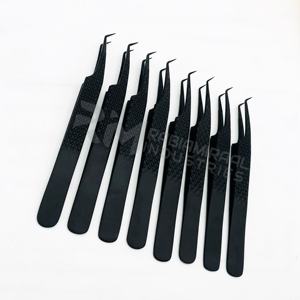 แหนบต่อขนตา RMI สำหรับต่อขนตา โลโก้สั่งทำได้ ปลายเคลือบพลาสม่าสีดำเงา พร้อมเคลือบสีดำด้าน บรรจุในกล่องแม่เหล็ก - Product Image 2