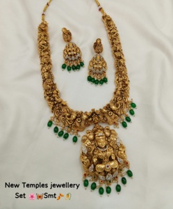Hermoso y Moderno Conjunto de Joyería India con Collar y Aretes, Collar Chapado en Oro, Diseño del Sur de la India, Joyería Laxmi - Product Image 1