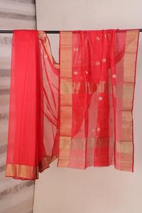 Sari en coton tissé à la main rouge avec bordure dorée |   Sari indien traditionnel léger pour les occasions festives, le quotidien et les tenues ethniques - Product Image 5