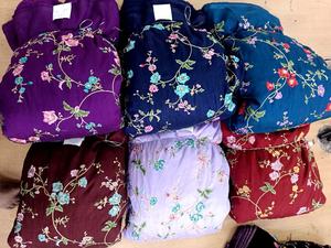 Tissu non tissé jacquard floral brodé en géorgette, antistatique, respirant, poids moyen, tricot warp, en stock, pour mariage, filles et garçons - Product Image 2