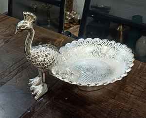 Regalo de contenedor Kumkum de vaca de aluminio de fundición tradicional en caja de terciopelo - Product Image 4