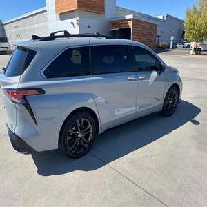 Usado Toyota Sienna Venta caliente Automático Precio barato Bastante usado Fresco y limpio Velocidad máxima Volante a la izquierda y derecha para la venta - Product Image 1