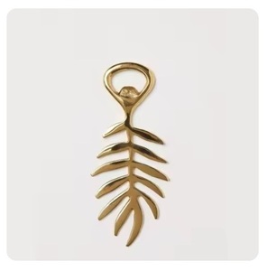 Ouvre-bouteille en métal en forme de feuille, décoratif, ouvre-bouteille en métal doré personnalisé avec logo personnalisé - Product Image 3