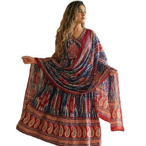 Conjunto de Kurti/Kurta de seda de alta calidad con estampado a mano de gran tamaño y diseño llamativo, ideal para oficina y fiestas. - Product Image 1