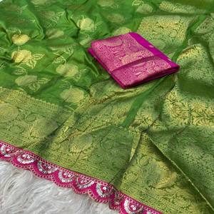 ผ้าซารีโดลาเนื้อนุ่มบริสุทธิ์จาก VASTRA COTTAGE พร้อมขอบผ้าปักระบายแบบจาการ์ด แต่งเลื่อมและลูกไม้ ดีไซน์ทันสมัย พร้อมเสื้อคลุมตัดสี - Product Image 2