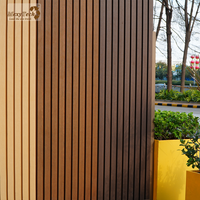 Revestimiento de Paneles de Pared Exteriores Modernos Impermeables de PVC WPC para Uso Doméstico y de Entretenimiento