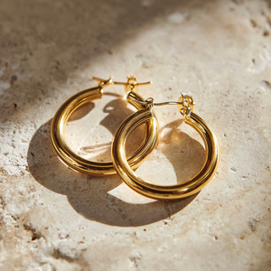 Boucles d'oreilles créoles côtelées personnalisées en laiton et acier inoxydable plaqué or OEM - Product Image 6