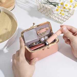 Pochette Ando en cuir de vachette véritable, mini porte-monnaie, pochette à bijoux et rouge à lèvres avec miroir et fermoir à pression pour femme - Product Image 2