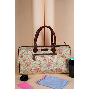 Sac de voyage et de sport pliable en coton rose imprimé à la main avec motif grenade péruvienne - Product Image 1